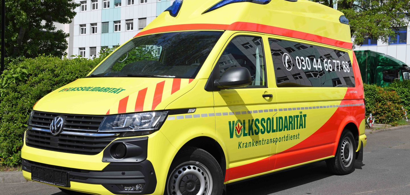 Krankenwagen der Volkssolidarität für Krankentransport in Berlin